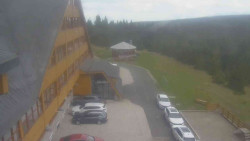 Parkoviště a hlavní vchod