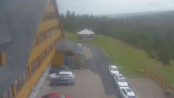Parkoviště a hlavní vchod