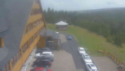 Parkoviště a hlavní vchod