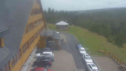 Parkoviště a hlavní vchod