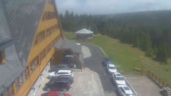 Parkoviště a hlavní vchod