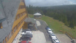 Parkoviště a hlavní vchod