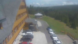 Parkoviště a hlavní vchod