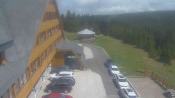 Parkoviště a hlavní vchod