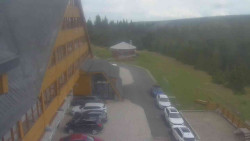 Parkoviště a hlavní vchod