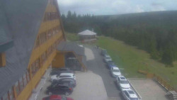 Parkoviště a hlavní vchod