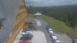 Parkoviště a hlavní vchod