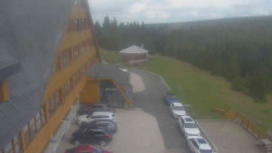 Parkoviště a hlavní vchod