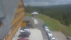 Parkoviště a hlavní vchod