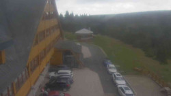 Parkoviště a hlavní vchod