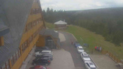 Parkoviště a hlavní vchod