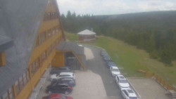 Parkoviště a hlavní vchod