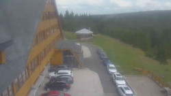 Parkoviště a hlavní vchod
