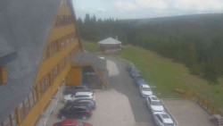 Parkoviště a hlavní vchod