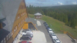 Parkoviště a hlavní vchod