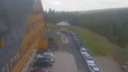 Parkoviště a hlavní vchod