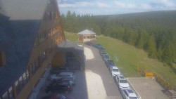 Parkoviště a hlavní vchod