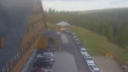 Parkoviště a hlavní vchod