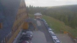 Parkoviště a hlavní vchod