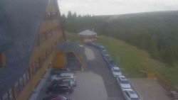 Parkoviště a hlavní vchod