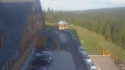 Parkoviště a hlavní vchod
