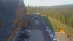 Parkoviště a hlavní vchod