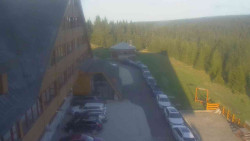 Parkoviště a hlavní vchod
