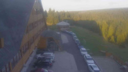 Parkoviště a hlavní vchod
