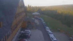 Parkoviště a hlavní vchod