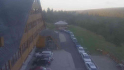Parkoviště a hlavní vchod