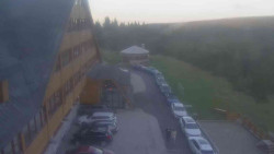 Parkoviště a hlavní vchod