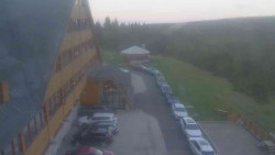 Parkoviště a hlavní vchod