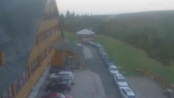 Parkoviště a hlavní vchod