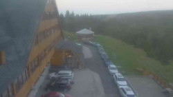 Parkoviště a hlavní vchod