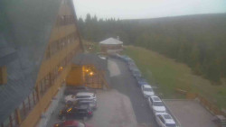Parkoviště a hlavní vchod