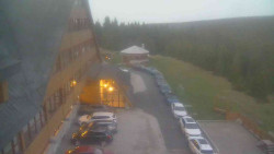 Parkoviště a hlavní vchod