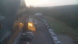 Parkoviště a hlavní vchod