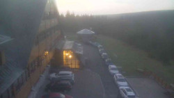 Parkoviště a hlavní vchod