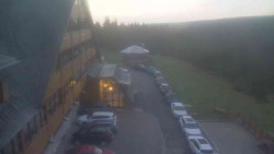 Parkoviště a hlavní vchod