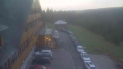 Parkoviště a hlavní vchod