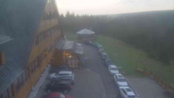 Parkoviště a hlavní vchod