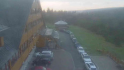 Parkoviště a hlavní vchod