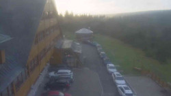 Parkoviště a hlavní vchod