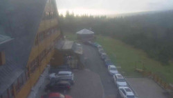 Parkoviště a hlavní vchod