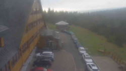 Parkoviště a hlavní vchod