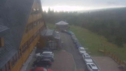 Parkoviště a hlavní vchod