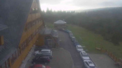 Parkoviště a hlavní vchod