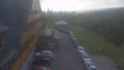 Parkoviště a hlavní vchod