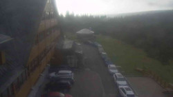 Parkoviště a hlavní vchod
