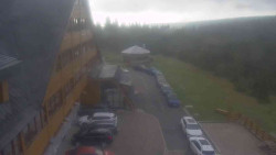Parkoviště a hlavní vchod